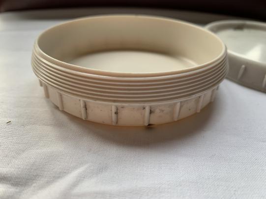 WH (Heer) White Bakelite Fat-Container