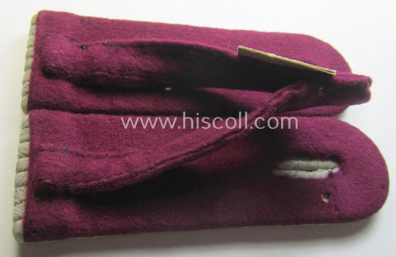 Superb - and fully matching! - pair of WH (Heeres) officers'-type shoulderboards as piped in the darker-purple-red- (ie. 'bordeaux-roter'-) coloured branchcolour as was intended for a: 'Leutnant eines Nebelwerfer-Rgts. o. Abts.'