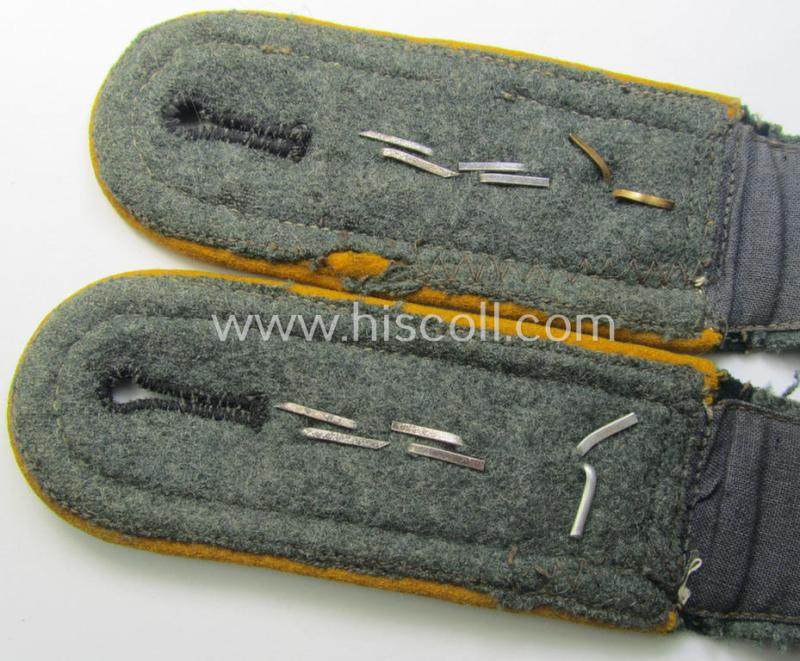 Pair of early-period (ie. 'M36 o. M40'-pattern and rounded-styled) WH (Heeres) 'cyphered', NCO-type shoulderstraps: 'Feldwebel u. Mitglied des Kav. o. Aufklärungs-Schützen-Rgts. 2'
