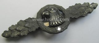 WH (Luftwaffe) 'Frontflugspange für Aufklärer in Silber' being...