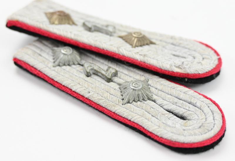German Waffen-SS Hauptsturmführer Shoulderboards