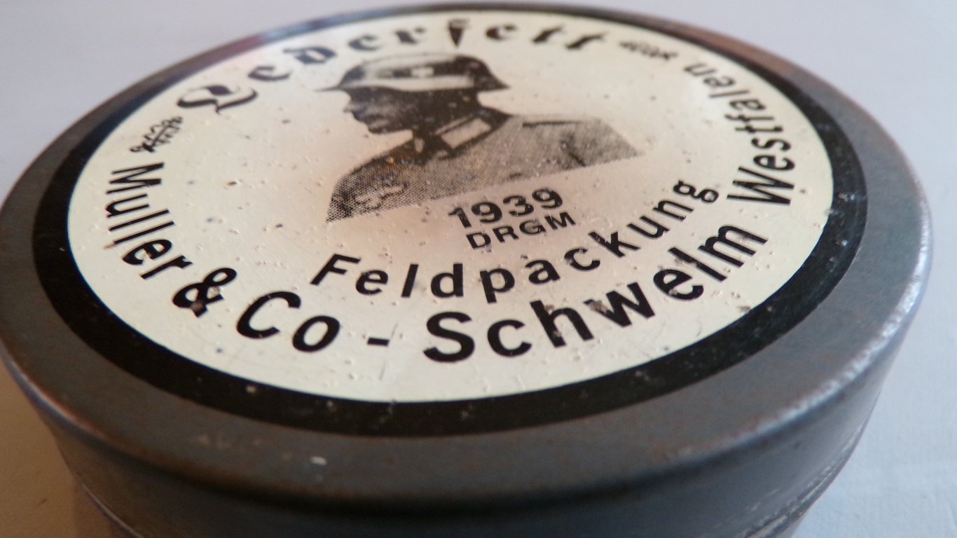 Lederfett (leather grease)