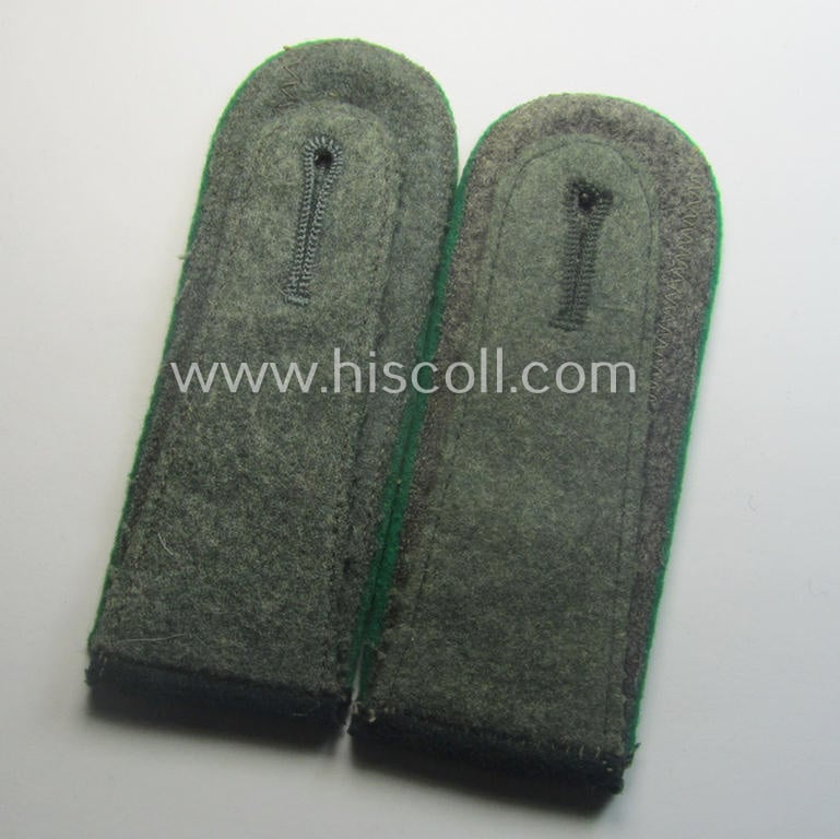 Pair of minimally mis-matched, early- (ie. mid-) war-period so-called: 'M40'-pattern, WH (Heeres) EM-type shoulderstraps as piped in the 'grüner'-coloured branchcolour: 'Soldat eines eines Jäger- o. Gebirgsjäger-Rgts.'