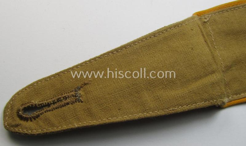 Single, WH (Luftwaffe) tropical-issued, EM-type-shoulderstrap as executed in beige-coloured linnen (as was specifically intended for usage on the tropical-shirts ie. tunics) as was intended for a: 'Soldat der Flieger- o. Fallschirmjäger-Truppen'