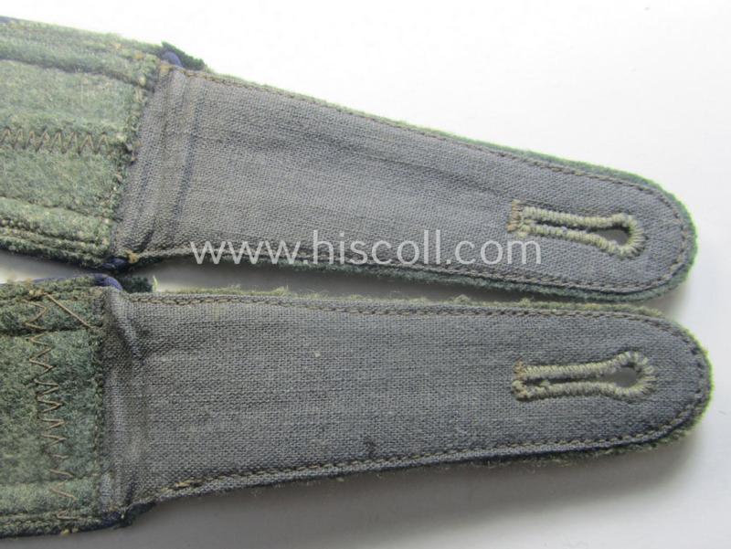 Pair of WH (Heeres) so-called: 'M40 o. M41'-pattern, NCO-type shoulderstraps: 'Unteroffizier einer Sanitäts-Abtlgs.'