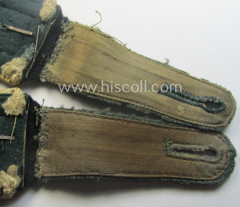 Pair of (early- ie. rounded-styled) WH (Heeres) NCO- (ie. 'M40'-) pattern shoulderstraps (being a so-called: 'privately-purchased'-pair): 'Feldwebel des Infanterie-Rgts. 7'