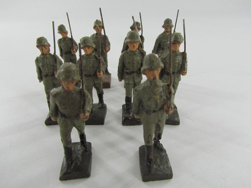 Grouping of 10x Lineol German Toy Soldiers