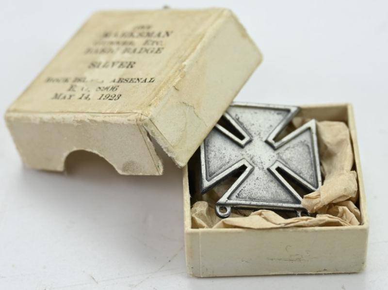 US Pre-WW2 Marksman Badge in box