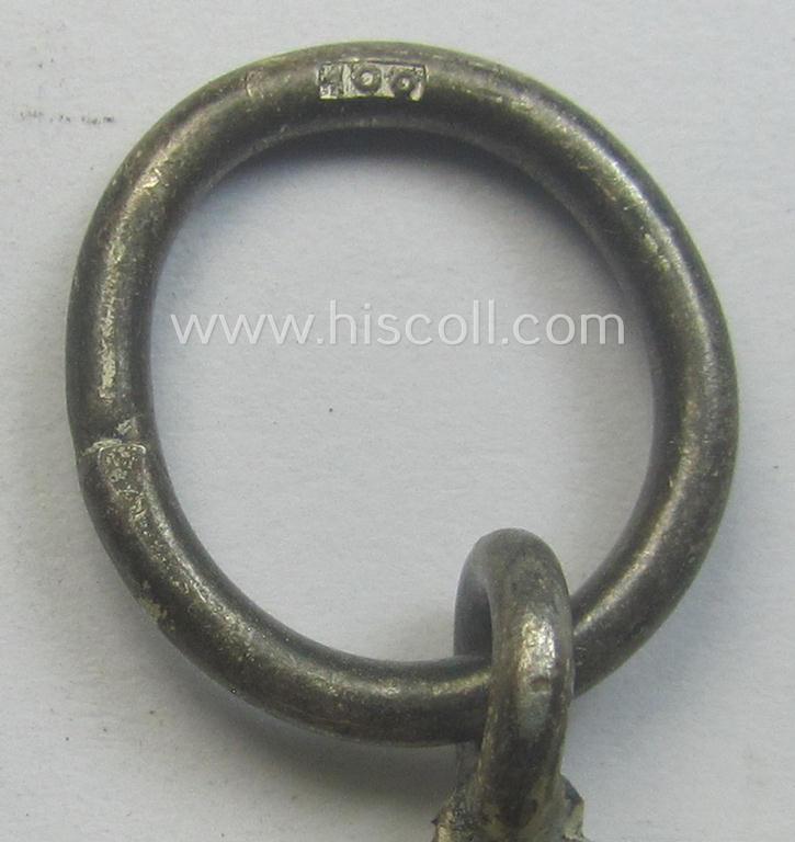 Medal-set: 'EKII. Kl.' comprising of a maker- (ie. '100'-) marked example that comes together with its ribbon (ie. 'Bandabschnitt') and (rarely seen!) 'Zellstoff'-based pouch as produced by the maker (ie. 'Hersteller'): 'Wächtler & Lange'