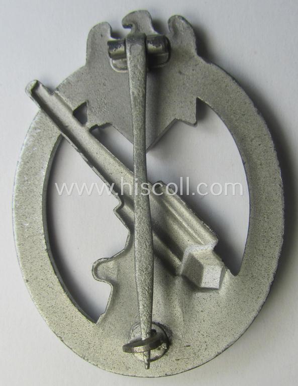 'Virtually mint' example of a: 'Heeres-Flakkampf-Abzeichen' being a (typical) non-maker-marked- and/or zinc- (ie. 'Feinzink'-) based specimen as was produced by the desirable maker (ie. 'Hersteller'): 'Förster & Barth'