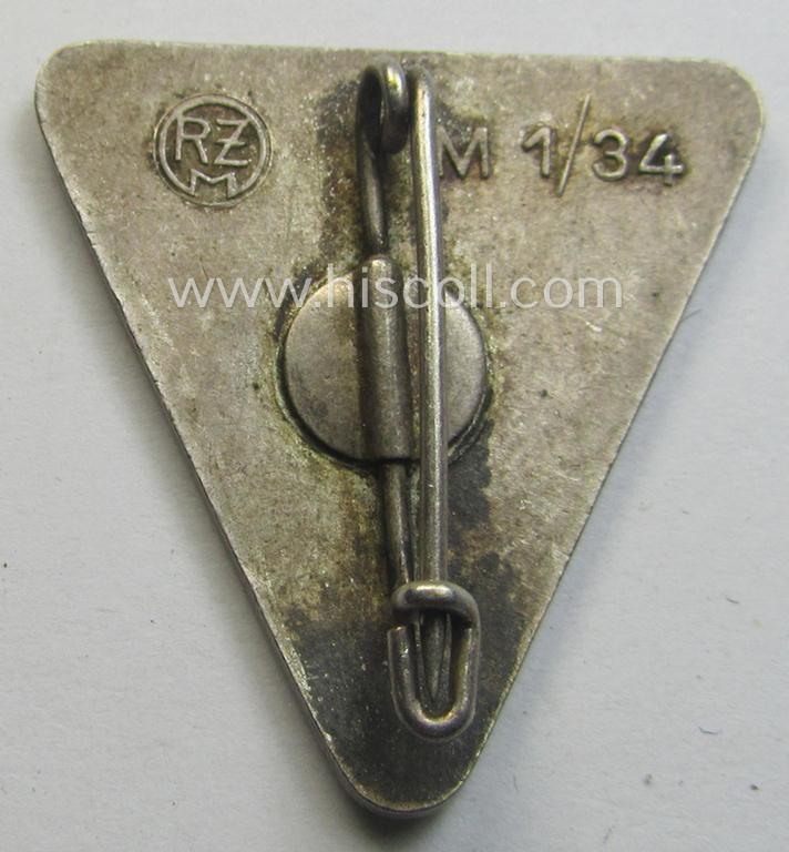 'NS-Frauenschaft'-membership-badge (ie. 'Mitgliedsabzeichen') being a (typical) 3-cms.-sized example of the eight pattern that shows an: 'RzM M1/34'-designation