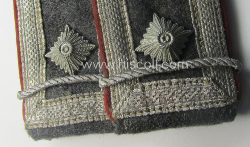 Pair of WH (Luftwaffe) NCO-type shoulderstraps as piped in the bright-red branchcolour as was intended for a: 'Feldwebel o. Wachtmeister u. Offiziers-Anwärter der Flak-Artillerie-Trpn.'