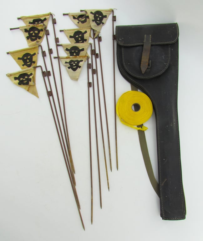 Rare Wehrmacht Satz Spürfähnchen – Complete with Leather Carrying Case and Original Trassenband – 1940
