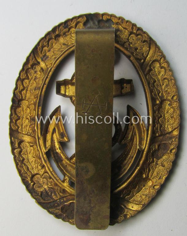 Attractive, WH (Kriegsmarine) bright-golden-toned, so-called: 'Wachoffizier-Dienstabzeichen für Offiziere der KM' (aka: 'Tagesdienstabzeichen') being a neatly maker- (ie. 'A'- or 'Assmann u. Söhne'-) marked example