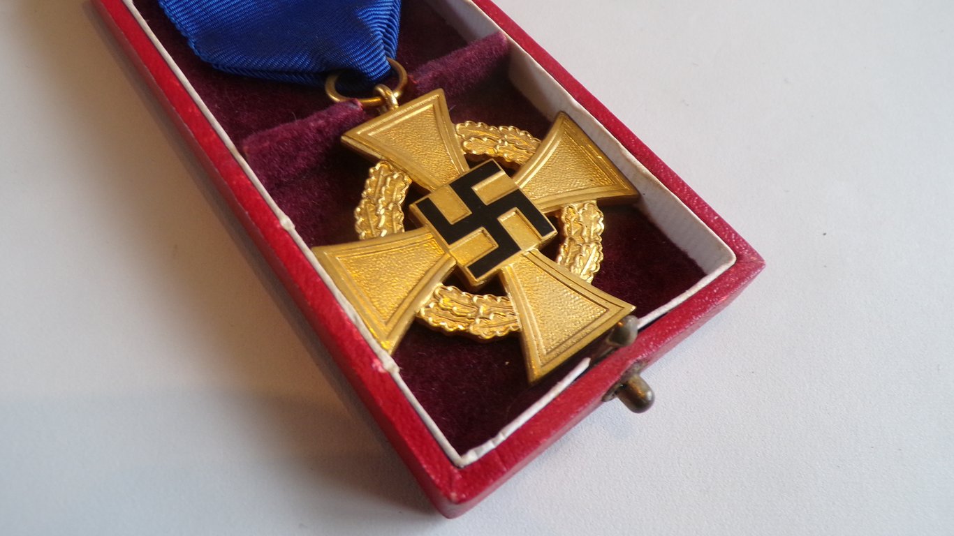 40-Year Faithful Service Award in Box