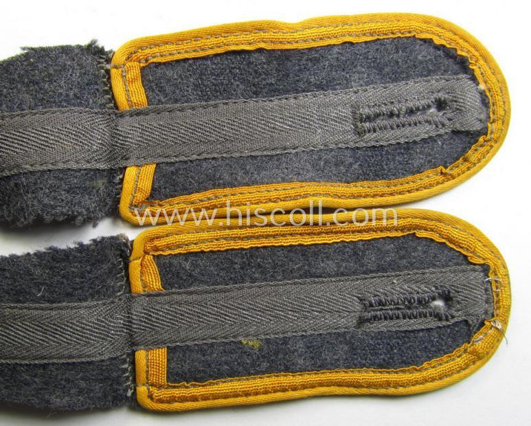 Attractive - fully matching and with certainty scarcely found! - pair of NCO-type, so-called: 'Ostvölker'- (ie. presumably Luftwaffe-?) related shoulderstraps that come in a 'virtually mint- ie. unissued' condition