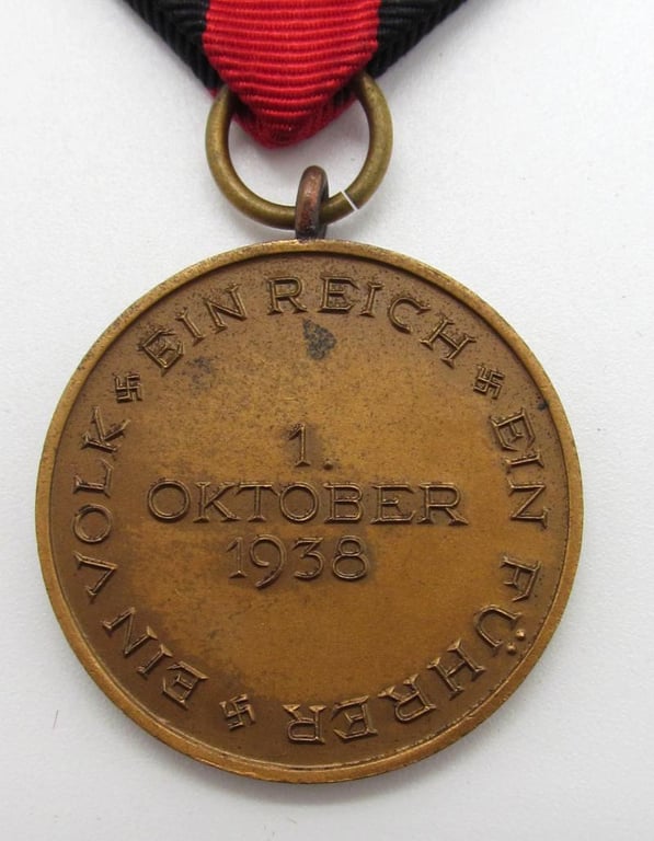 Cased '1 Oktober 1938' Medal ( Deschler )