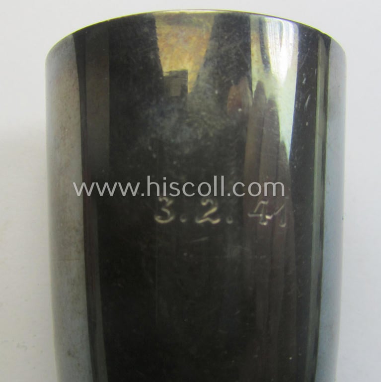 Interesting, WH (Heeres) related, neatly engraved and genuine silver-based 'souvenir'- (ie. 'Schnappsbecher') depicting the engraved text: 'A.Pi.Fü 7' and/or date: '3-2-41'
