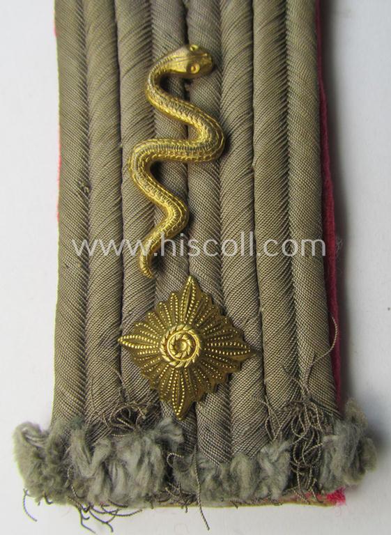 Attractive - albeit regrettably single but nevertheless not that easily found! - neatly 'cyphered' WH (Heeres) officers'-pattern shoulderboard as was intended for usage by an: 'Oberleutnant einer Veterinär-Abteilungs'