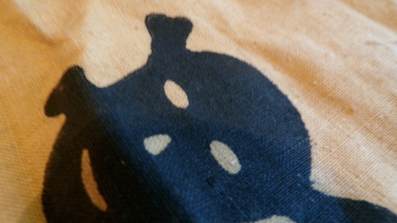 Gas warning pennant (large)