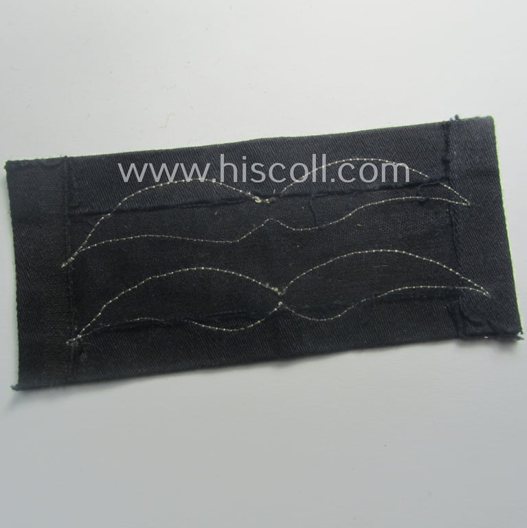 Single, WH (Luftwaffe) darker-blue-coloured- (and/or unusually linnen-based!) NCO-type rank-patch (aka 'rank-moustache') as was intended for usage by a non-commissioned officer holding the rank of an: 'Unterfeldwebel o. Unterwachtmeister'