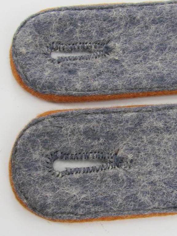 Luftwaffe Nachrichten  (signals) EM Shoulder Boards.