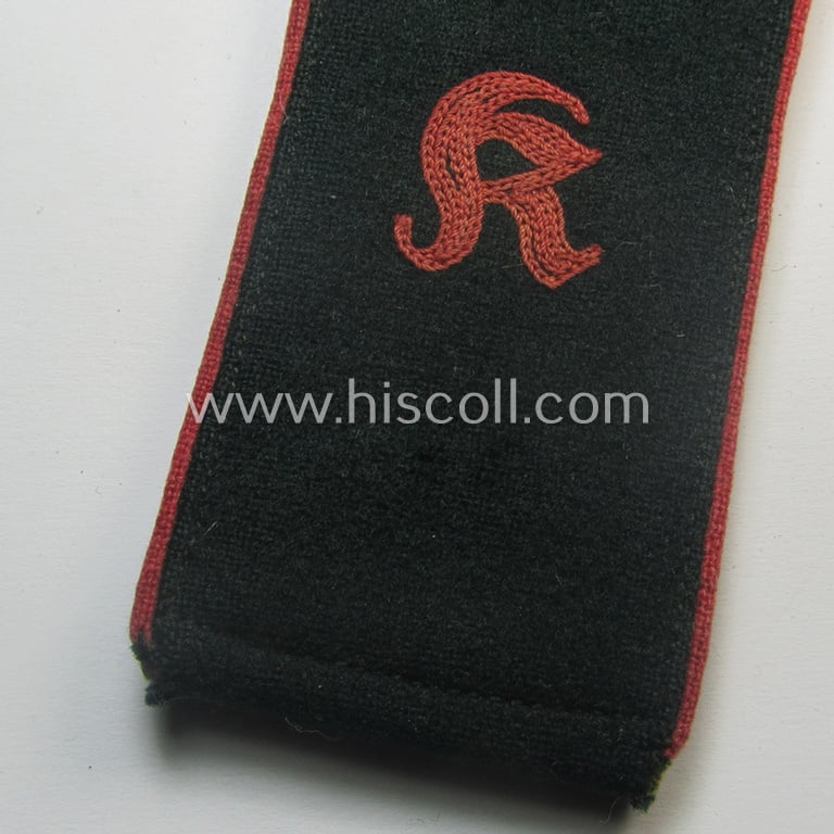 Single, early-period (ie. 'M40-pattern and/or rounded-styled), WH (Heeres) 'cyphered', EM-type shoulderstrap as was intended for a: 'Soldat eines Kradschützen-Bataillons der Pz.- u. Inf.-Div.'