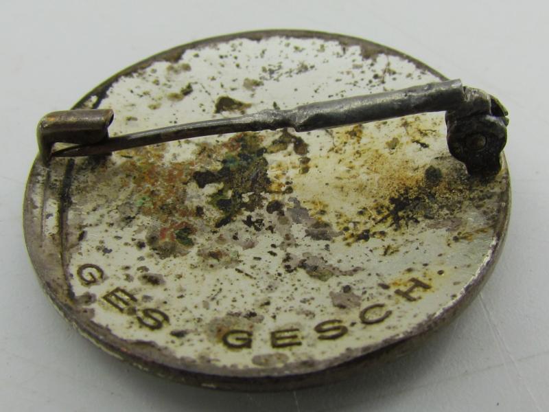 Deutsches Rotes Kreuz (DRK) Helferin Badge