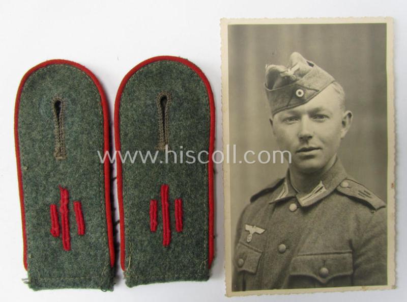 Pair of WH (Heeres) 'M36- o. M40'-) pattern, EM-type shoulderstraps: 'Soldat eines (Schw.)-Art.-Abtgs. o. Rgts.'