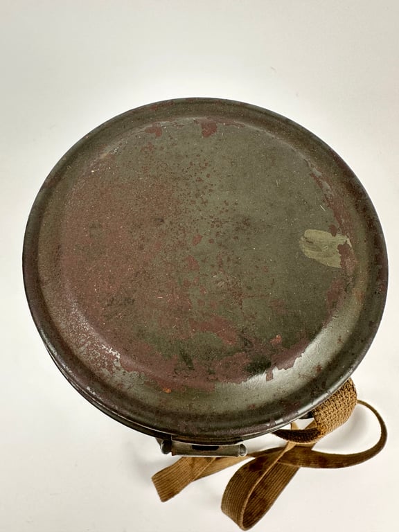 WW2 German gasmask with webbing straps 1940