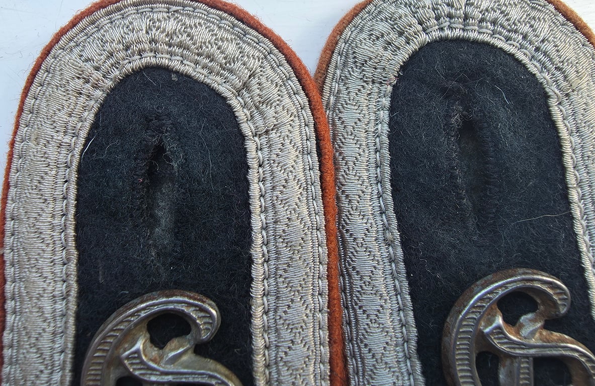 WH pair of GD Field Police NCO shoulder straps
