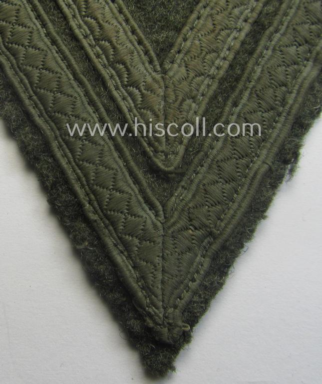 WH (Heeres) 'Armwinkel' (or: arm-chevron) as executed on typical field-grey-coloured wool as was specifically intended for usage by a soldier with the rank of: 'Obergefreiter'