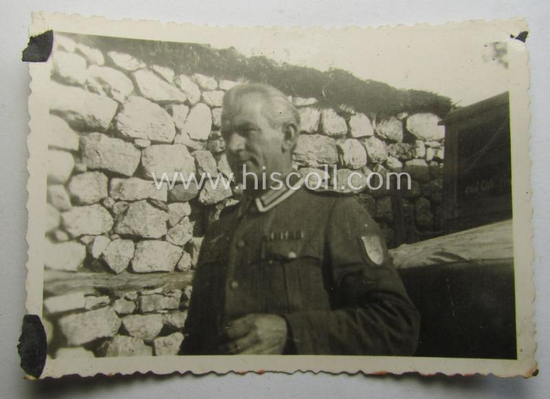 WH (LW-, Heeres- etc.) related and genuine silver-based) 'souvenir'-hanger from the Greek campaign depicting the: 'Parthenon' in Athens and showing the text: 'Andenken von Athen 1941'
