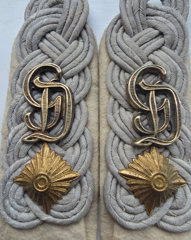 Pair of Großdeutschland Oberstleutnant (Lt.Col) Infantry shoulder boards