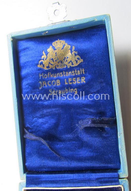 Superb, (pre)WWI-period: 'Bayern Militär-Verdienstkreuz 2. Klasse mit Schwertern' being a nicely preserved example that came stored in its luxuriously styled, light-blue-coloured etui (marked: 'Hofkunstanstalt Jacob Leser - Straubing')