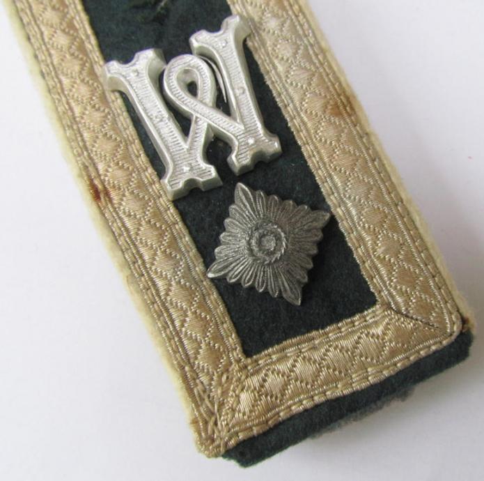 Neat - albeit regrettably single - IMO pre-war-period- (ie. 'M-36-pattern-', rounded styled-), neatly 'cyphered', WH (Heeres) NCO-type shoulderstrap, as was intended for usage by a: 'Feldwebel der Infanterie u. Mitglied eines Wehrkreis-Kommandos' 