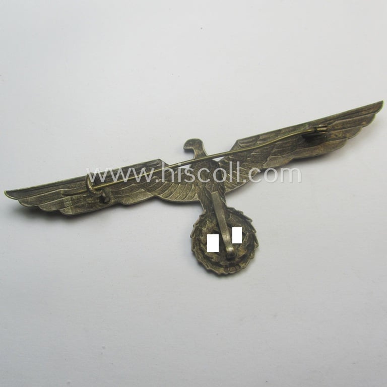 WH (Kriegsmarine) golden-toned breast-eagle as was intended for usage onto the white-coloured, naval-type summer tunics ('Brustadler für Sommerrock der Kriegsmarine')