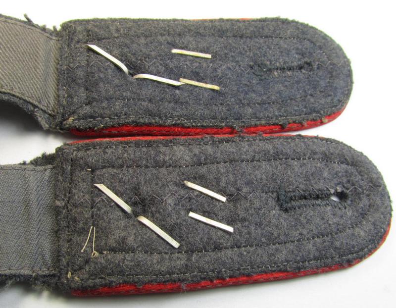 Fully matching - and truly rarely seen! - pair of neatly 'cyphered', WH (Luftwaffe) NCO-type shoulderstraps as piped in the bright-red-coloured branchcolour as was intended for a: 'Wachtmeister einer Luftwaffen-Waffenschule'