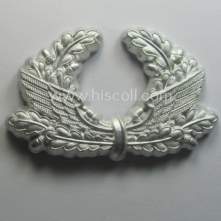 BZP (ie. 'Bahnschutz-Polizei') officers'- (ie. NCO-) type visor-cap-cocarde (ie. 'Metall-Kokarde für Schirmmütze der Uffz. u. Offiziere des BZP') as executed in silverish-toned aluminium-based metal
