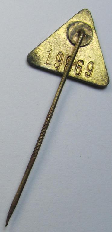 Attractive - and not that easily encountered! - Dutch NSB-party-related-, so-called: 'Vijfjaren Draagteeken' (or: five-years membership-pin) showing a period-engraved bearers'-number (ie. 'Stamboeknummer') that reads: '19869'