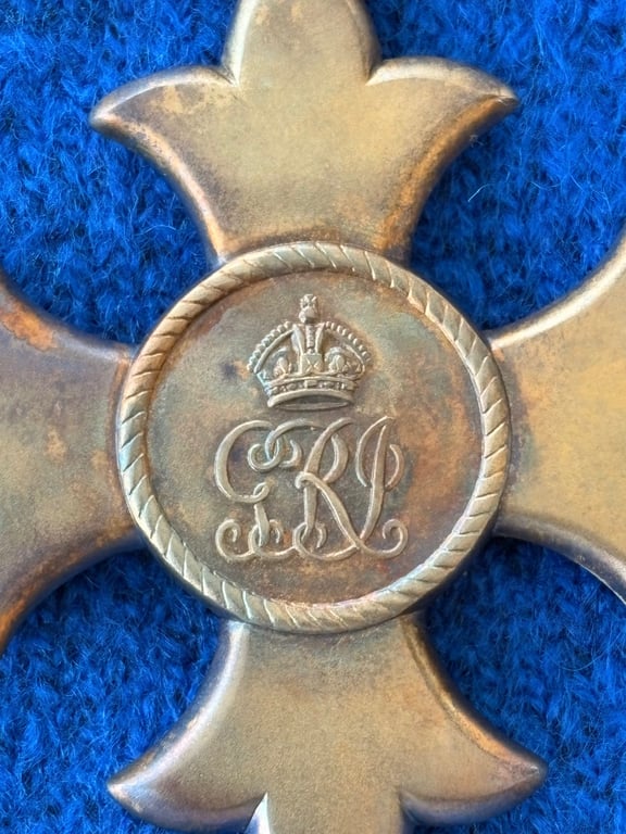 EXTREMELY RARE CASED CBE MEDAL, CASE IS TO THE LATE KING GEORGE VI ISSUE. ADDITIONAL PHOTOS