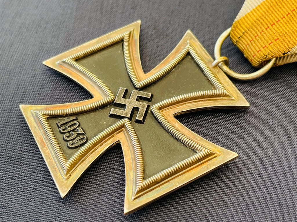 RARE WWII IRON CROSS 2RD CLASS RING STAMPED 4, STEINHAUER & LUCK OF LUDENSCHHELD WITH ORANGE RIBBON.