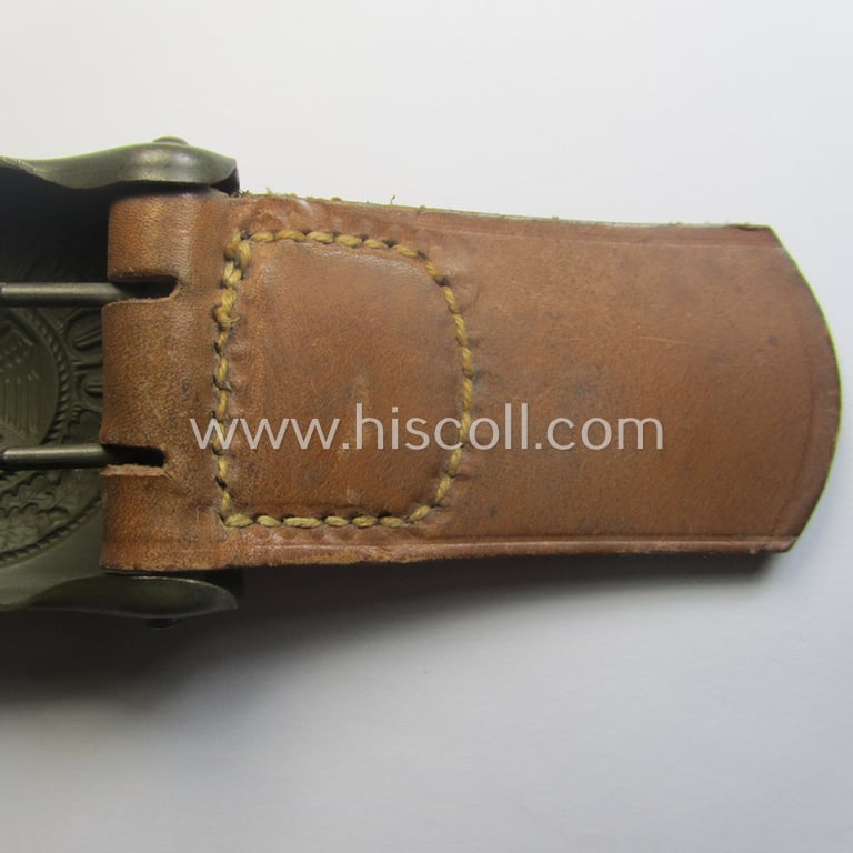 Stunning, WH (Heeres) field-grey-coloured- and/or steel-based belt-buckle, being a maker- (ie. 'J. C. Maedicke'-) marked- and/or: '1941'-dated example on its leather-based tab and that comes in a stonemint- ie. unissued-, condition
