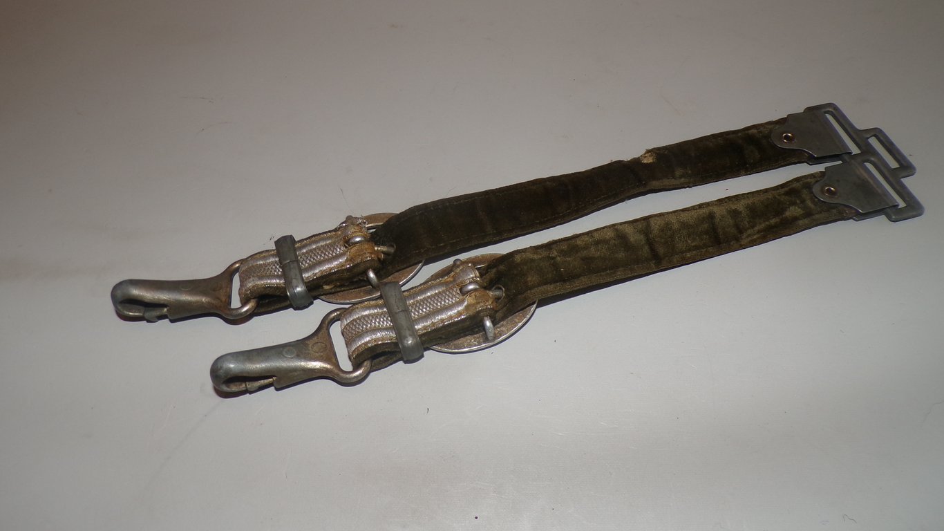 De Luxe Army dagger hangers