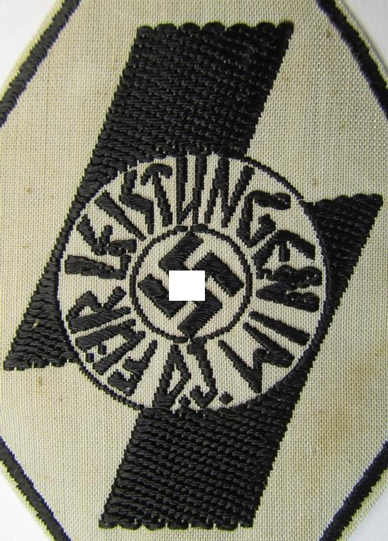 Superb - and rarely found! - DJ- (ie. 'Deutsches Jungvolk'-) so-called: 'Leistungsabzeichen in Schwarz' (or: black-class youth sports'-badge) being a cloth-based version as executed in the neat: 'BeVo'-weave pattern
