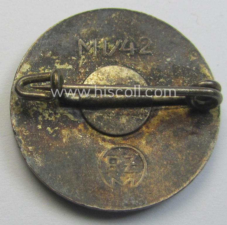 'N.S.D.A.P. - Parteiabzeichen' showing the makers'-designation: 'RzM' and/or: 'M1/42'