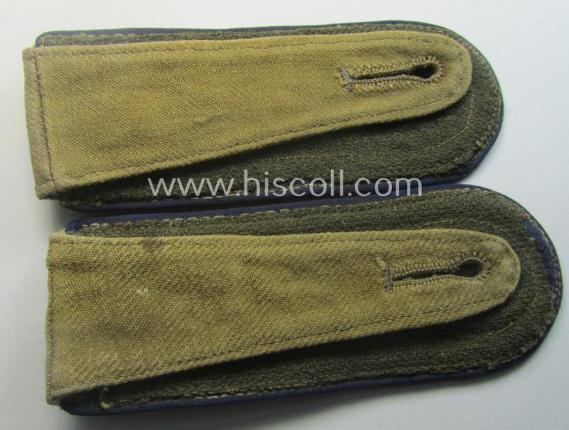 Pair of WH (Heeres) NCO-type, 'tropical'-pattern shoulderstraps as was intended for - and most certainly worn by! - a: 'Feldwebel der Heeres-Sanitäts-Trpn.'