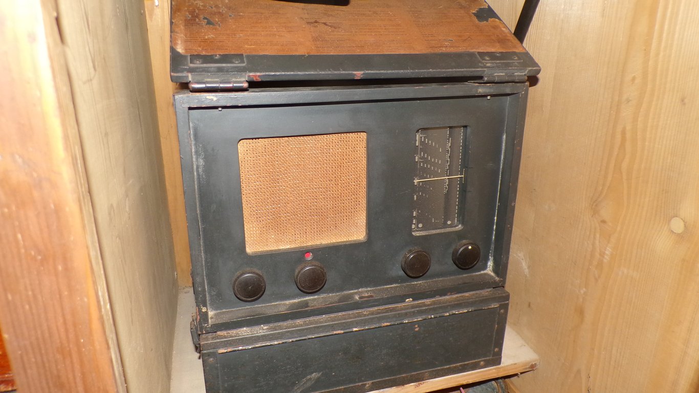 WH / Luftwaffe  Philips 156 UBV Broadcast Receiver