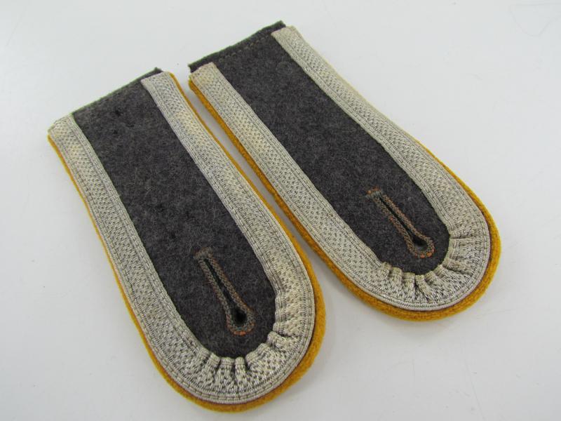 Luftwaffe Signals shoulder boards for Unteroffizier