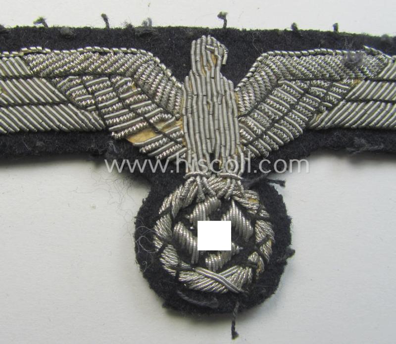 Attractive - and truly scarcely seen! - WH (Kriegsmarine) neatly hand-embroidered, officers'-type breasteagle on a darker-blue background as was specifically intended for the various naval administrative-officials (ie. 'Beambten der Kriegsmarine')